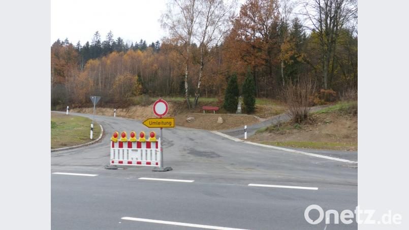 Dieses Schild, die Umleitung gehört ab Freitagmittag, 16. November, der Vergangenheit an. Bild: sl