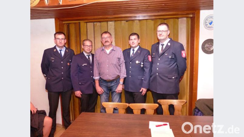 Andreas Lorenz (stellvertretender Kommandant), Johannes Kick (stellvertretender Vorsitzender) Herbert Lorenz, Matthias Post (Vorsitzender), Michael Klaschka (Kommandant). Bild: hme
