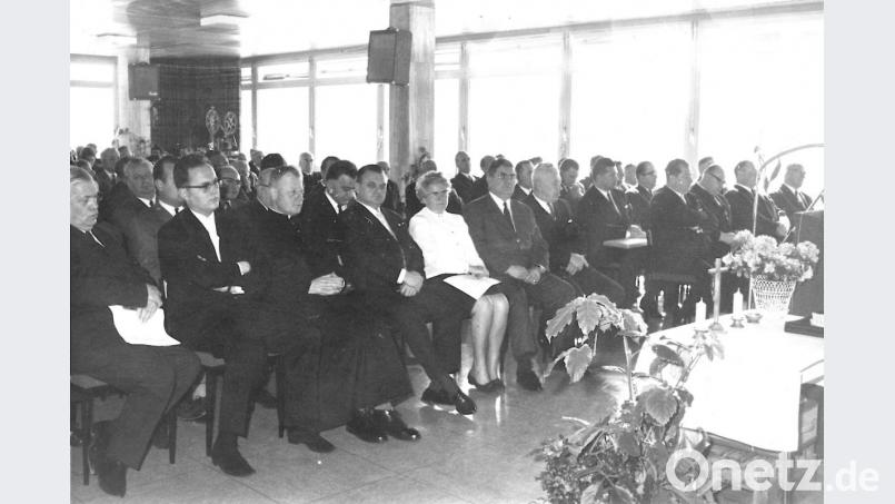 Viele Ehrengäste kommen zur Eröffnungsfeier des AW-Heims am 2. März 1968. Bild: exb
