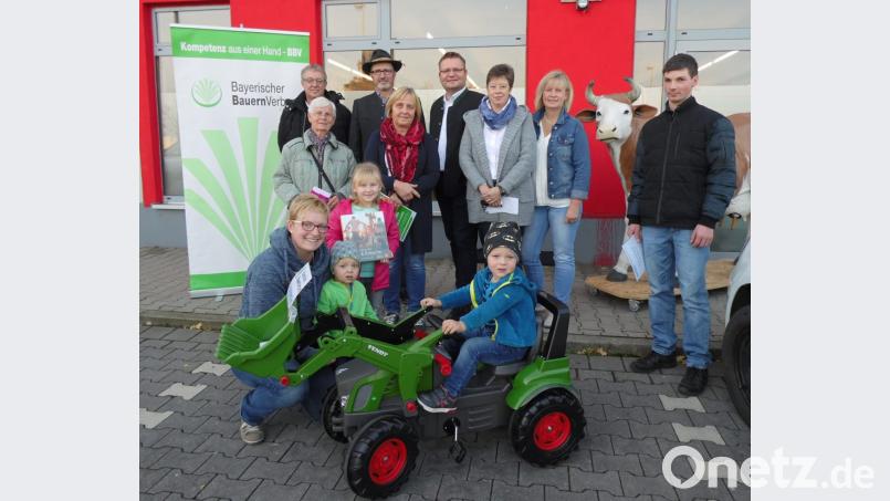 Der Bauernverband verloste Sachpreise unter den Teilnehmern am BBV-Rinderquiz. Bild: sm
