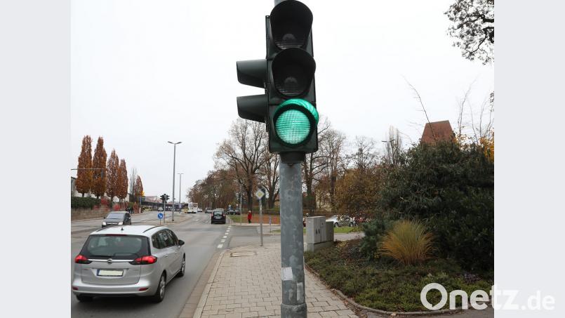 Hier soll der Grüne Pfeil hin. Er soll das problemlose Abbiegen in die Wendeschleife am Ziegeltor ermöglichen. Bild: Wolfgang Steinbacher