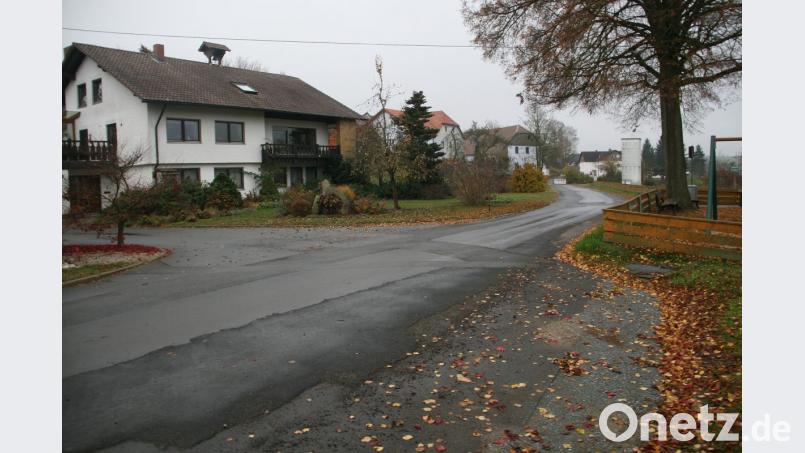 Die Ortsdurchfahrtsstraße in Triebendorf muss dringend saniert werden. Bild: wro
