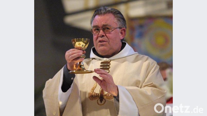 Pater Franziskus Ruppert ist am Samstag im Alter von 83 Jahren verstorben. Das Bild zeigt ihn bei einem Festgottesdienst im Jahr 2009, kurz bevor er den Kreuzberg verließ. Bild: Hirsch
