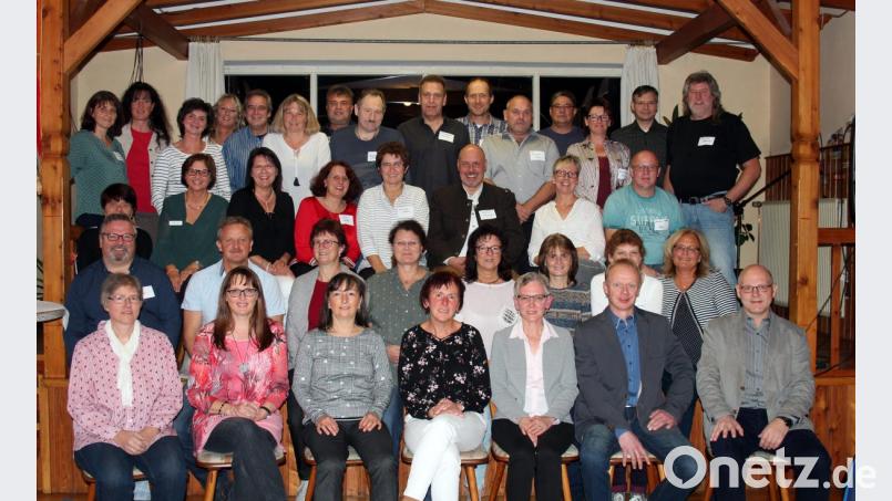 Viel zu sagen haben sie die Ehemaligen des Abschlussjahrgangs 1983. Bild: stg