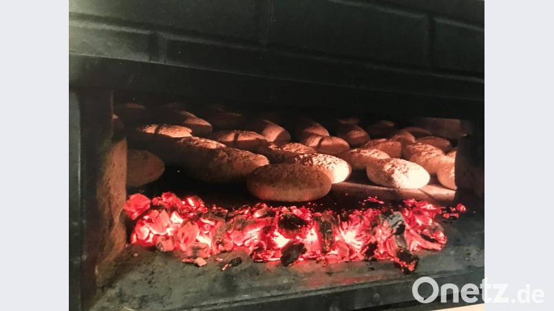 Ein Blick in Heribert Lindners Backofen: Solche Brote gelingen dem Hobbybäcker im E-Herd leider nicht. Bild: Privatarchiv Lindner