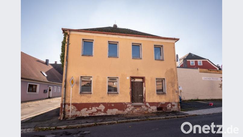 Das leerstehende und langsam verfallende Gebäude in der Weidener Straße. Bild: pml