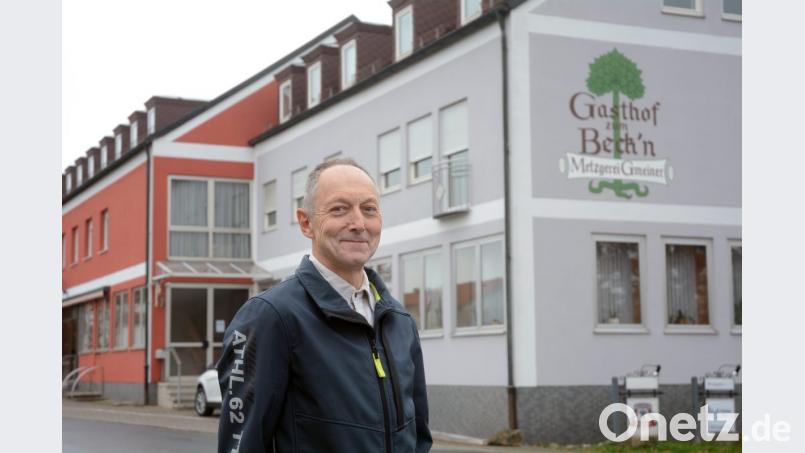 Im Gmeiner-Anwesen wuchs Lothar Hofmann auf, betrieb die Metzgerei und den Gasthof "Zum Beck'n" und war jahrelang Gastgeber zahlreicher Pirker Vereine. Zum Monatsende sperrt er endgültig zu. Bild: Gabi Schönberger