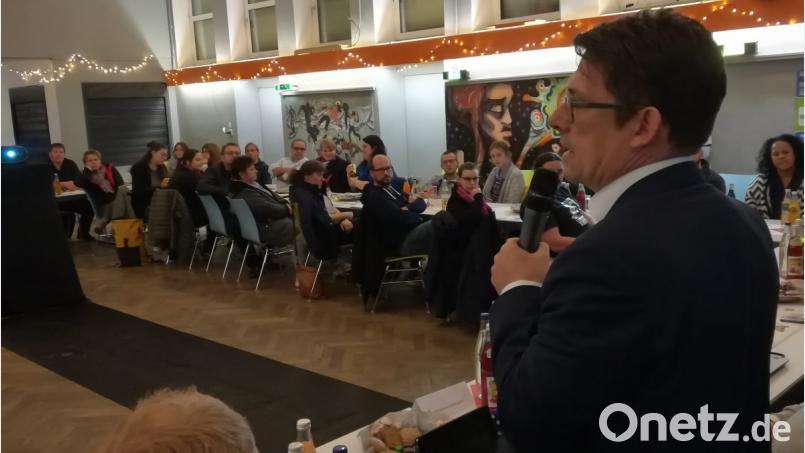 Jugendring-Präsident Matthias Fack schildert den Delegierten im Jugendzentrum die Gründe für den Rückzug von &quot;Need NO Speed&quot;. Bild: Ralph Gammanick [rg] (ralph.gammanick@oberpfalzmedien.de)
