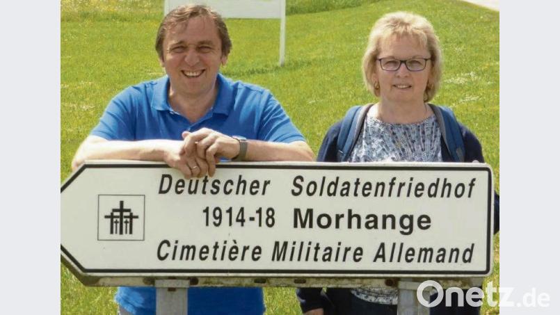 Irmgard Schaller und ihr Bruder Norbert Gradl haben in Frankreich das Grab ihres Großvaters gefunden. Bild: exb
