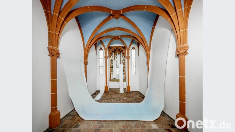 In der ehemaligen Hauskapelle des Luftmuseums zeigt Erika Wakayama (geboren 1981 in Japan) ihre aktuellen Arbeiten. Die großformatigen Buntstiftzeichnungen transportieren Leichtigkeit. Bild: Marcus Rebmann