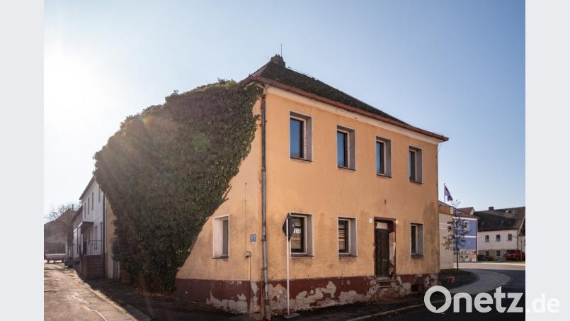 Das leerstehende und langsam verfallende Gebäude in der Weidener Straße. Bild: pml