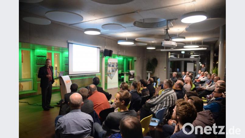 Professor Burkhard Berninger (Fakultät MBUT): "Mittlerweile sind wir an einem Punkt angelangt, an dem feststeht, wir haben noch eine theoretische Reichweite von 32 Jahren bis alle Rohstoffe aufgebraucht sind.“ Bild: brü