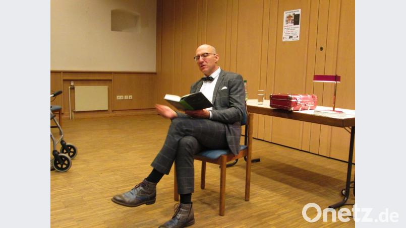 Romanlesung mit Autor Ewald Arenz im Pfarrsaal Pressath. Bild: rbr