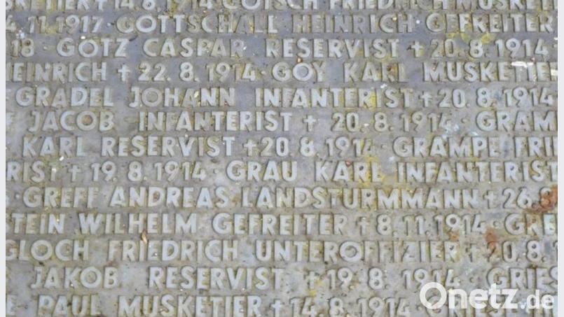 Irmgard Schaller und ihr Bruder Norbert Gradl haben in Frankreich das Grab ihres Großvaters gefunden. Bild: exb