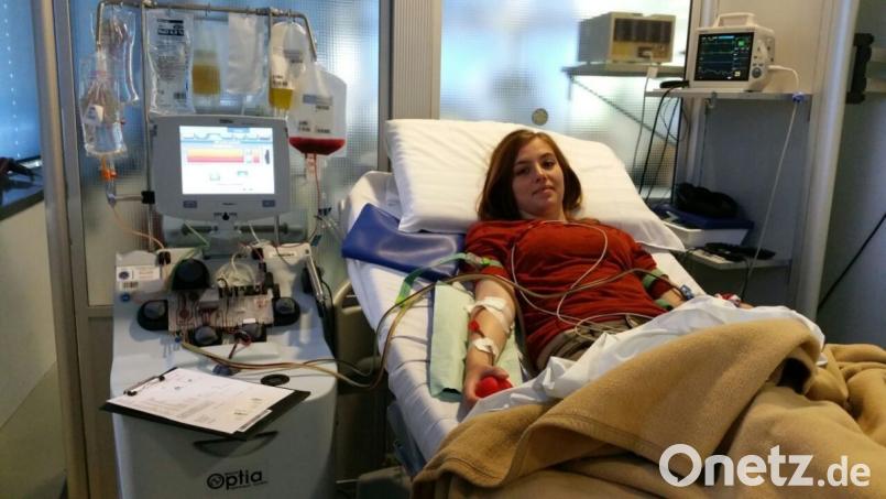 In der Frankfurter DKMS-Klinik wird Sabrina Rohrwild Blut mit den gesunden Stammzellen abgenommen. Bild: exb Bild: exb