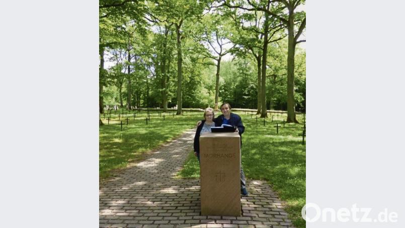 Irmgard Schaller und ihr Bruder Norbert Gradl haben in Frankreich das Grab ihres Großvaters gefunden. Bild: exb