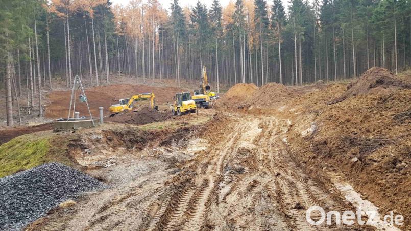 Im Waldgebiet bei Altmugl lässt die Stadt Waldsassen ihre Trinkwasserbrunnen sanieren. Bild: exb