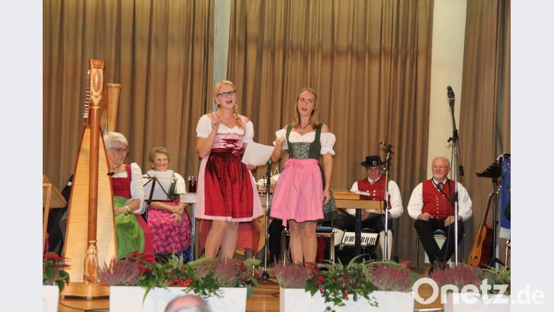 Anna und Sophie Irlbacher begeisterten durch ihren Gesang Bild: ral