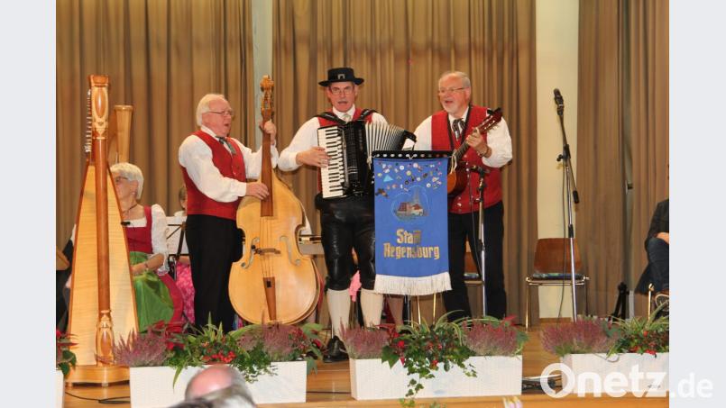 Aus Regensburg kamen echte Wirtshausmusikanten, die nicht nur mit Gesang überzeugten sondern auch durch ihren Witz. Bild: ral