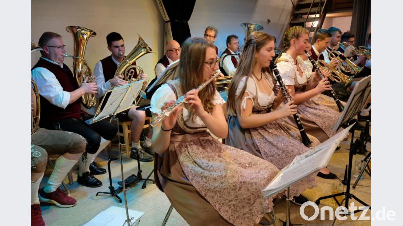 Schon das Vorprogramm beweist Klasse. Die Klosterbläser überzeugen in bemerkenswerter Harmonie mit Blasmusik aus dem Böhmischen und aus dem alpenländischen Raum. Bild: do