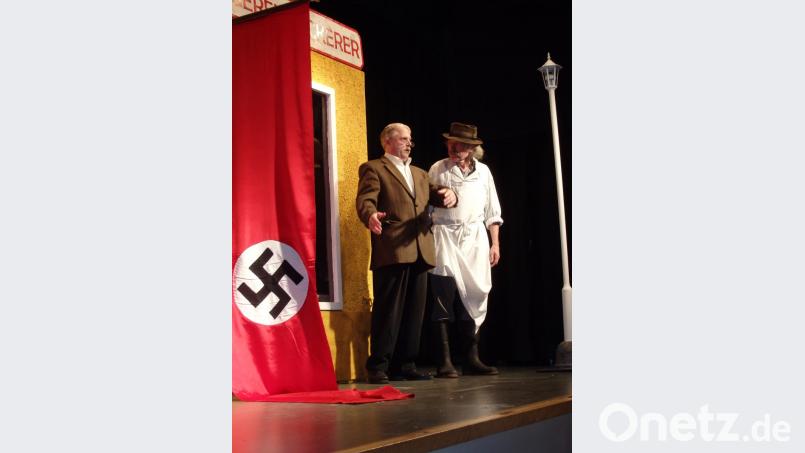 Wenn schon unbedingt eine Hakenkreuzfahne vor das Haus muss - so ganz reibungslos funktioniert das beim Bockerer nicht Bild: wrt
