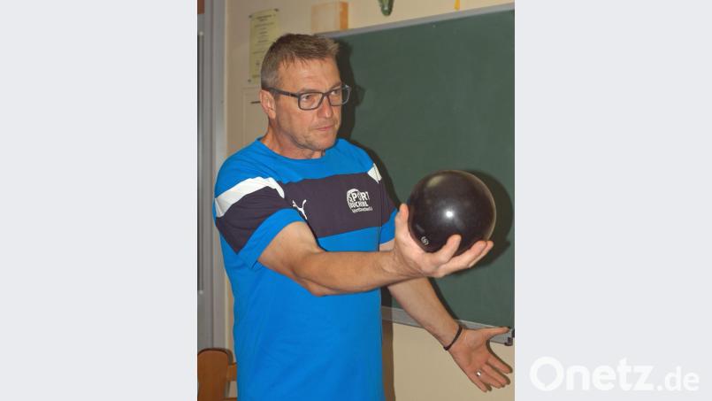 In der Schlusspaarung schien Thomas Schmidt in der Erfolgsspur, dann musste der Weidener Kegler aber noch den Schweinfurter Holger Hubert ziehen lassen. Bild: otr