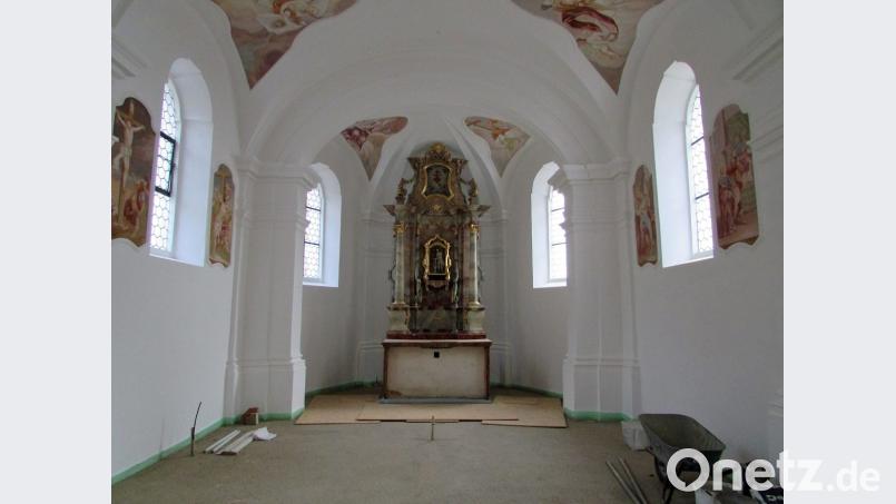 Noch muß der Fußboden in der Wieskapelle gemacht werden. Bild: sön