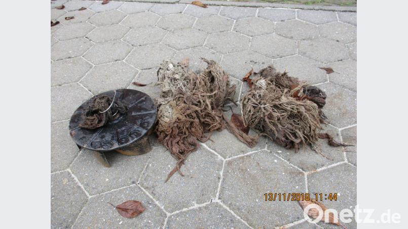 Feststoffe von textiler Art gelangen in die Kläranlage, verbinden sich dort zu bizarren Klumpen und drehen die Welle einer Pumpe ab. Ein solches Gerät kostet 6000 Euro. Es muss jetzt wieder aus Haushaltsgeldern der Gemeinde finanziert werden. Bild: hou