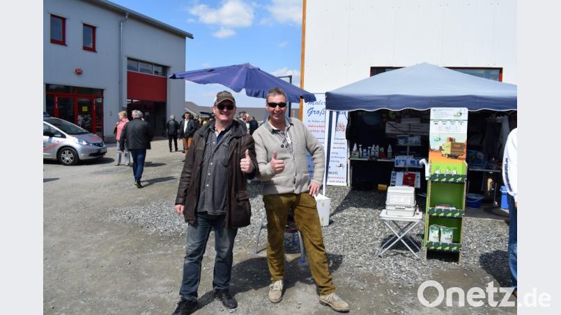 Die beiden Organisatoren Richard Starkmann (links) und Thomas Großmann (rechts) erwarten auch für 2019 einen Erfolg der Gewerbeschau &quot;Blickpunkt Wernberg-Köblitz&quot;. Bild: bnr