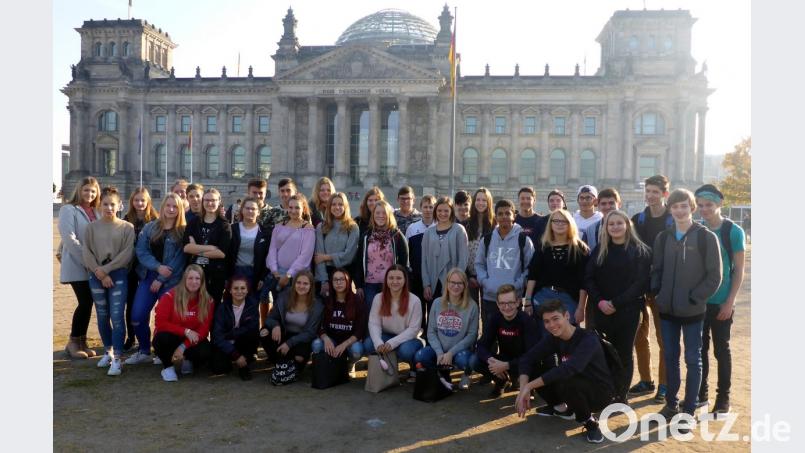 Auch dem Bundestag statten die Abschlussklassen einen Besuch ab. Bild: exb