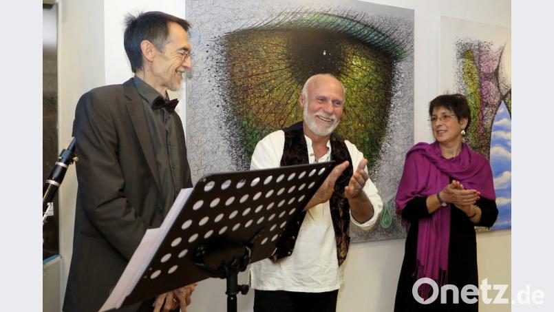 Arpad Racz (Mitte) stellt aktuell in der Galerie "M17" aus. Bild: Hirsch