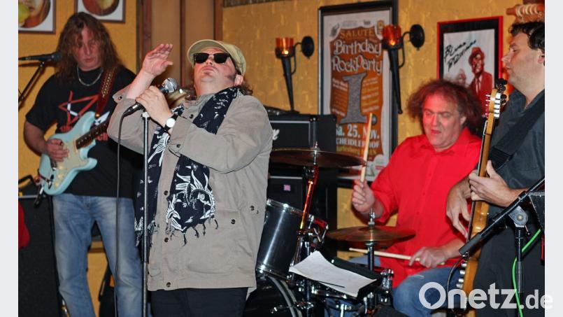 Rock mit besonderer Würze bieten „The Fantastic Pepperboyz“ aus Amberg auf der „Salute“-Bühne. Bild: lst