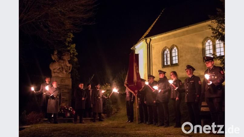 Die Vereine halten mit reichlich Einsatz die andächtige Tradition am Leben, die Kriegsopfer mit einem stillen Gedenktag zu ehren. Bild: dtr