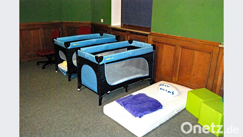 Im Schlafraum der Kinderkrippe ist auf 17 m2 für die Kleinsten in den Bettchen Platz. Bild: Andreas Royer