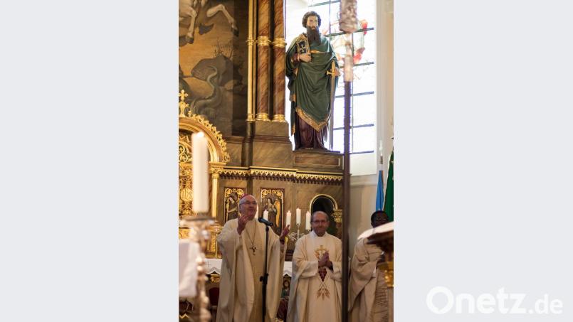 Zahlreiche Gäste besuchten den Gottesdienstes mit dem Ehrengast Diözesanbischof Rudolf Voderholzer zur 100-Jahr-Feier der St. Georg Kirche in Plößberg. Bild: dtr