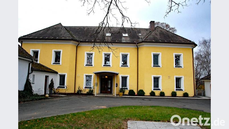 Ein fast fliegender Wechsel vom Kindergarten Guter Hirte, der das Schlössl aus Übergangsherberge nutzte, auf den BRK-Kindergarten sorgt für Entspannung bei der Nachfrage nach freien Kindergartenplätzen. Bild: Andreas Royer