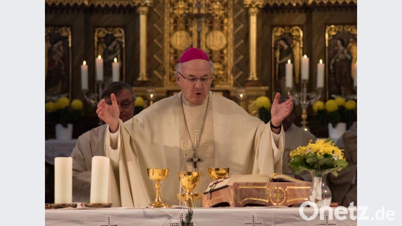 Zahlreiche Gäste besuchten den Gottesdienstes mit dem Ehrengast Diözesanbischof Rudolf Voderholzer zur 100-Jahr-Feier der St. Georg Kirche in Plößberg. Bild: dtr