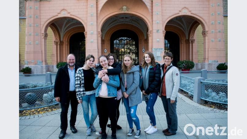 Die deutsche Delegation vor dem Rathaus in Kecskemét Bild: rpe
