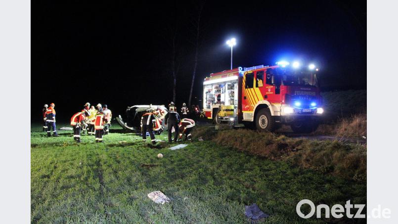 Zahlreiche Rettungskräfte sind am Unfallort. Bild: jma