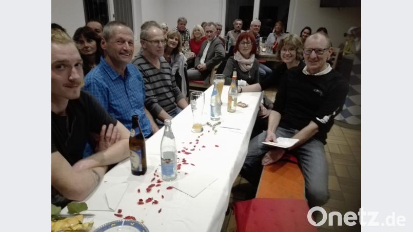 Der Lauftreff Poppenricht mit Spartenleiter Peter Dirschedl (rechts) zieht am Jahresende Bilanz. Bild: M. Groha