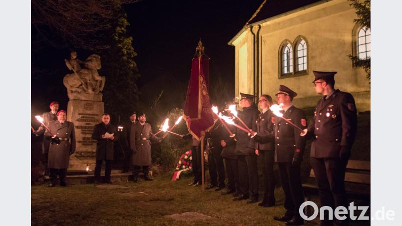 Die Vereine halten mit reichlich Einsatz die andächtige Tradition am Leben, die Kriegsopfer mit einem stillen Gedenktag zu ehren. Bild: dtr