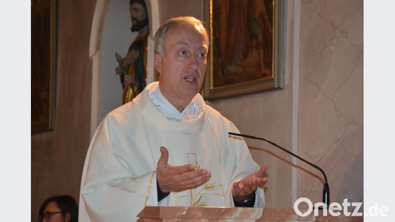 Generalvikar Michael Fuchs predigte beiim zum Resl-Gebetstag in der Konnersreuther Pfarrkirche. Dabei ging er auf den sinnlosen Tod von Millionen von Soldaten ein und beleuchtete auch die Missbrauchsfälle der Kirche. Bild: jr