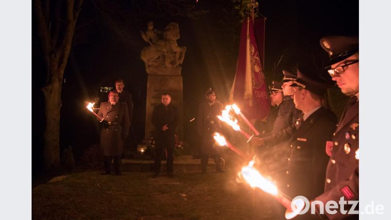 Die Vereine halten mit reichlich Einsatz die andächtige Tradition am Leben, die Kriegsopfer mit einem stillen Gedenktag zu ehren. Bild: dtr