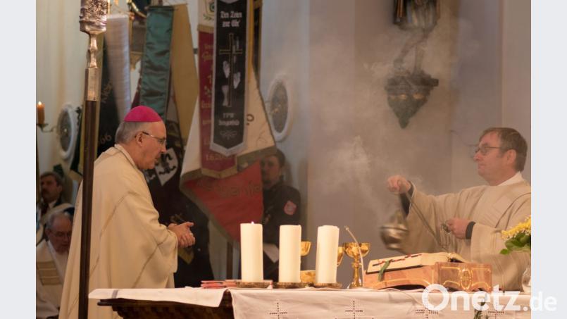 Zahlreiche Gäste besuchten den Gottesdienstes mit dem Ehrengast Diözesanbischof Rudolf Voderholzer zur 100-Jahr-Feier der St. Georg Kirche in Plößberg. Bild: dtr