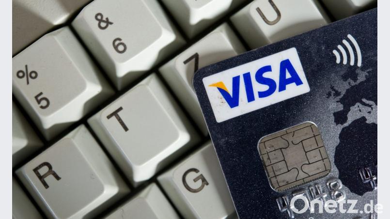 Vorsicht, wenn sich zu den digitalen Liebesschwüren die Kreditkarte gesellt. Zwei Frauen aus dem Raum Amberg sind jetzt Opfer von vermeintlichen Internet-Liebschaften geworden. Bild: Ole Spata/dpa