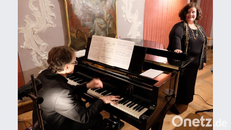 Einen Brückenkopf der Harmonie bauten Sängerin Chaterine Winter und Pianist Michael Starke mit Liedern und Songs diesseits und jenseits des Großen Teiches. Bild: Dotzauer