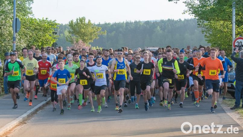 In diesem Jahr machten sich die Landkreislauf-Teams in Traßlberg (Bild) auf den Weg nach Paulsdorf, im kommenden Jahr geht in den südlichen Teil des Landkreises. Gestartet wird bei der 35. Auflage des Staffelwettbewerbes am 11. Mai 2019 in Haselmühl, Ziel ist in Rieden. Bild: chl