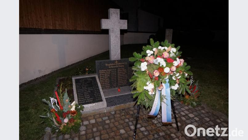 Fensterbach gedeckt der Opfer von Krieg und Gewalt
In Högling stellte der KRK Högling die Ehrenwache Bild: nib