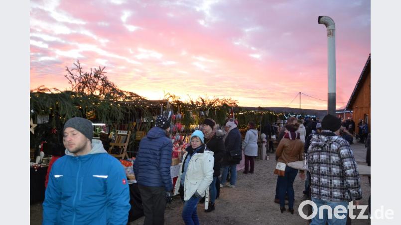In der hereinbrechenden Dunkelheit entstanden besondere Lichteffekte. Bild: ga