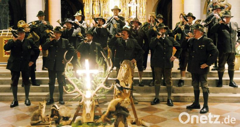 Fester Bestandteil der Hubertusmesse sind neben der Bläsergruppe der Jägerchor und die Ensdorfer Stubenmusi. Bild: Gerhard Franz